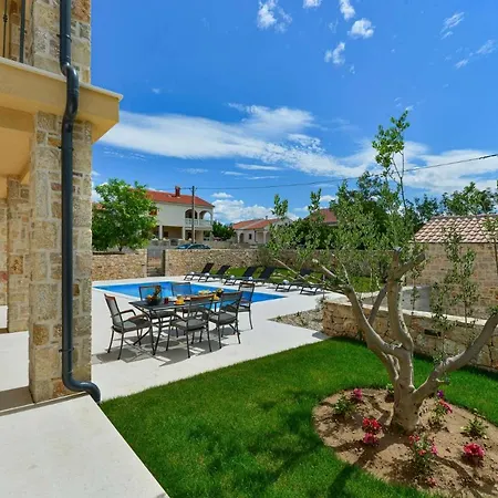 Luxury Stone Villa Banovi 别墅 维耶拉克