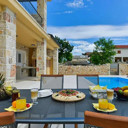 Luxury Stone Villa Banovi 别墅