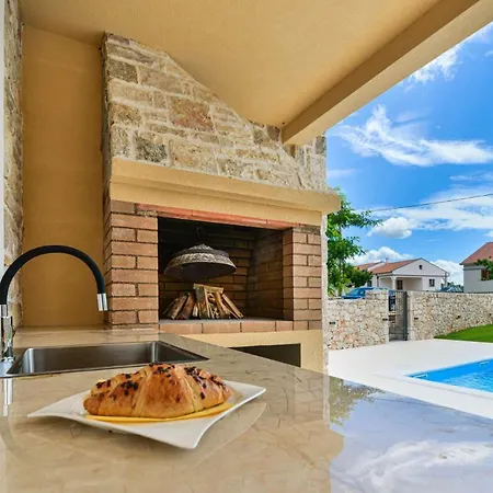 Luxury Stone Villa Banovi * 维耶拉克