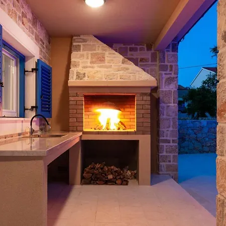 Luxury Stone Villa Banovi 维耶拉克