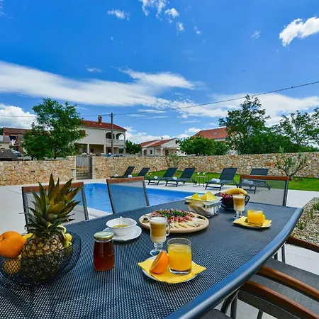 Luxury Stone Villa Banovi * 维耶拉克